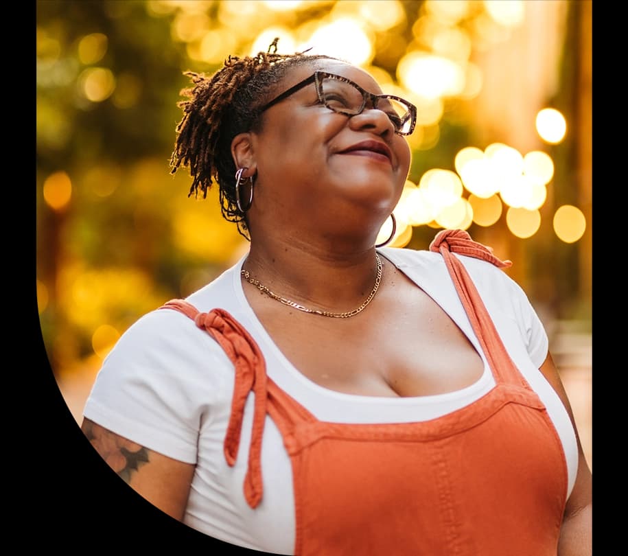 about-us-mom-stat blade motif image 915X810